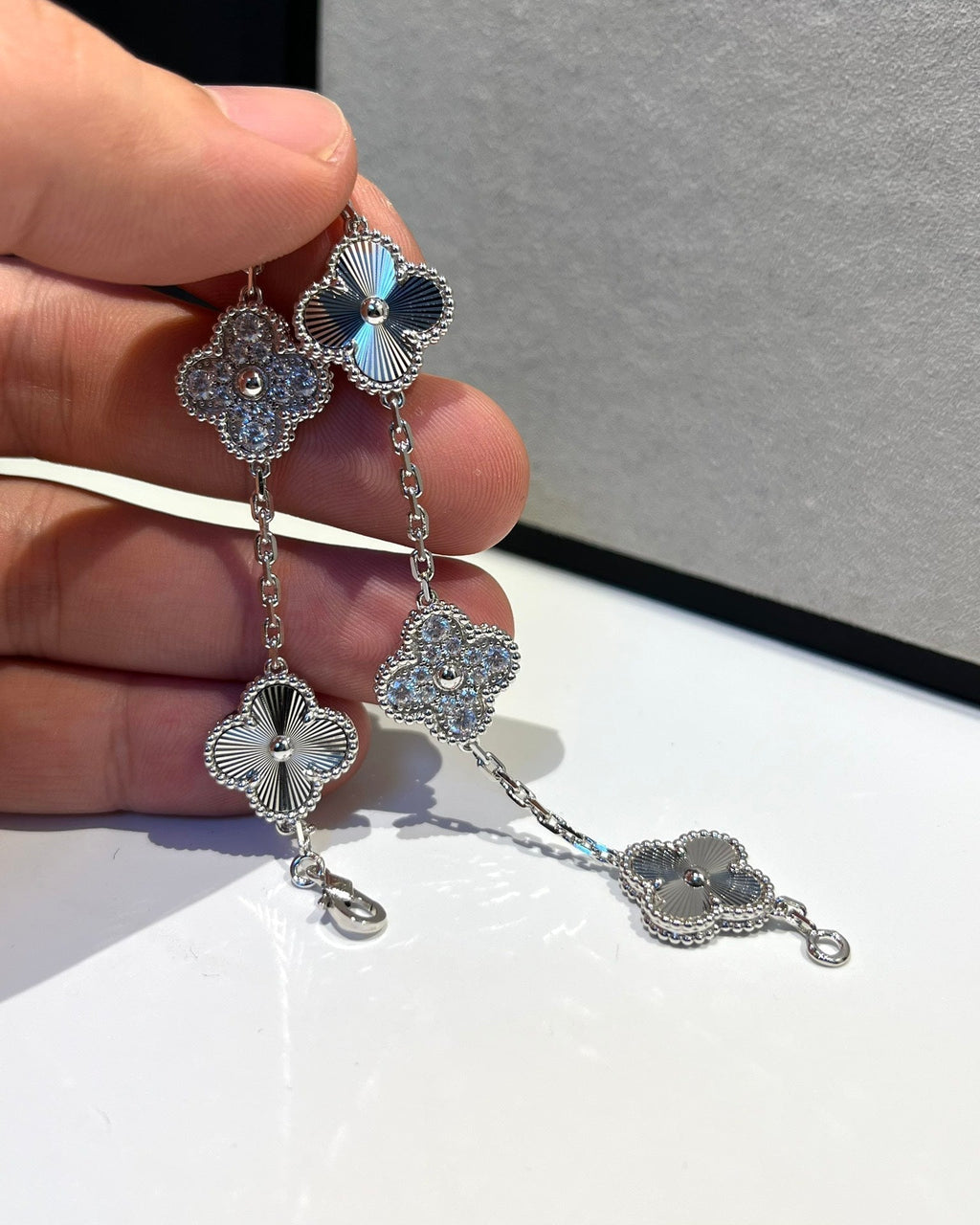 VCA CLOVER 5 MOTIF LASER BRACELET COLLECTION